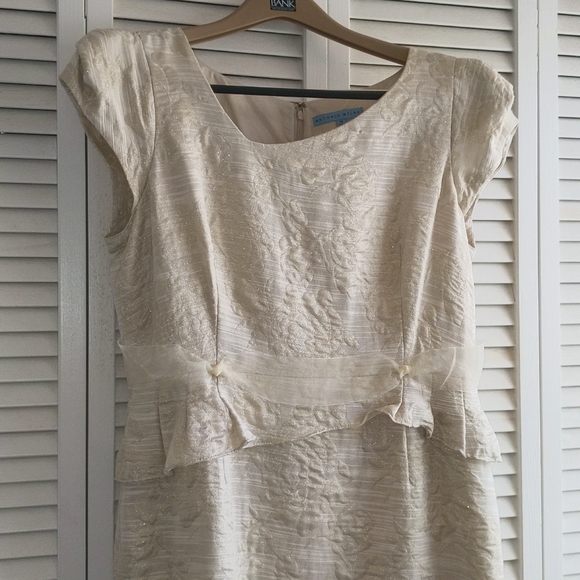 Elegant Cream & Gold Cocktail Dress - Picture 1 of 9